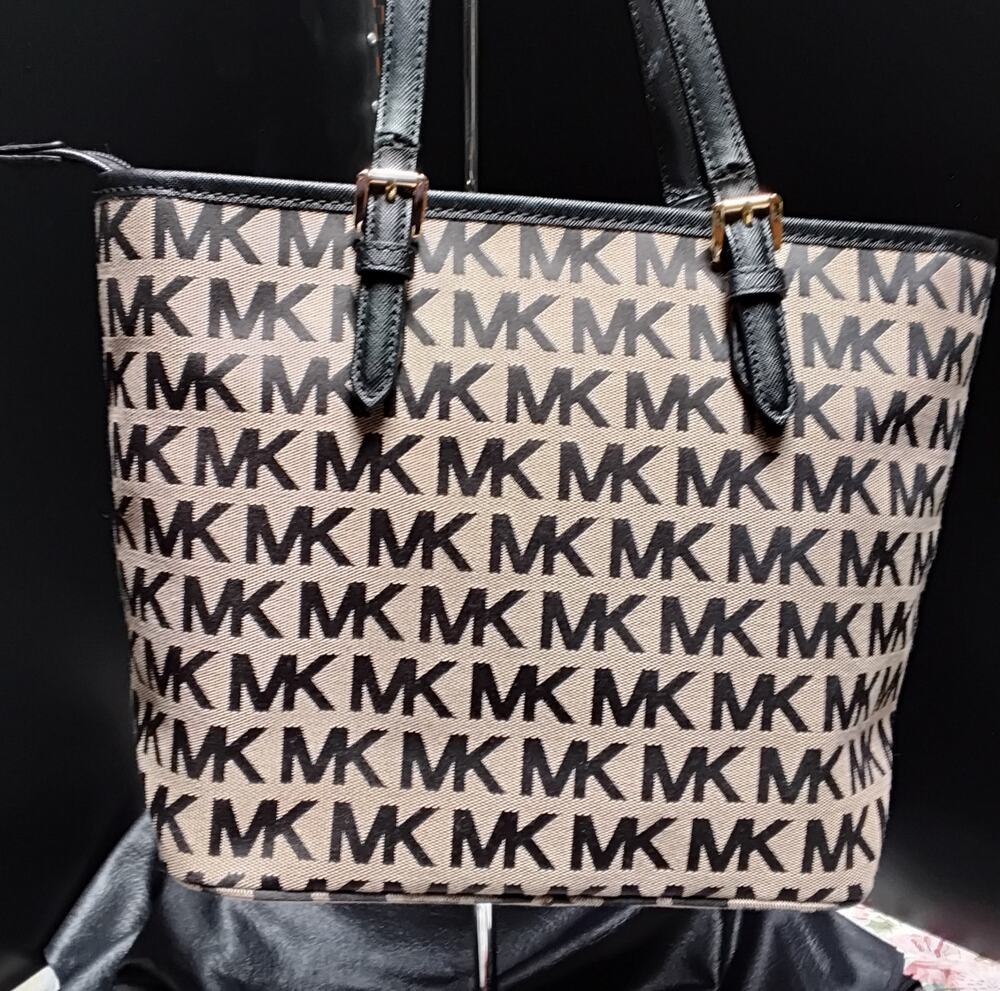 MICHAEL KORS Jacquard signiture Tan & Black Shoulder Bag Purse